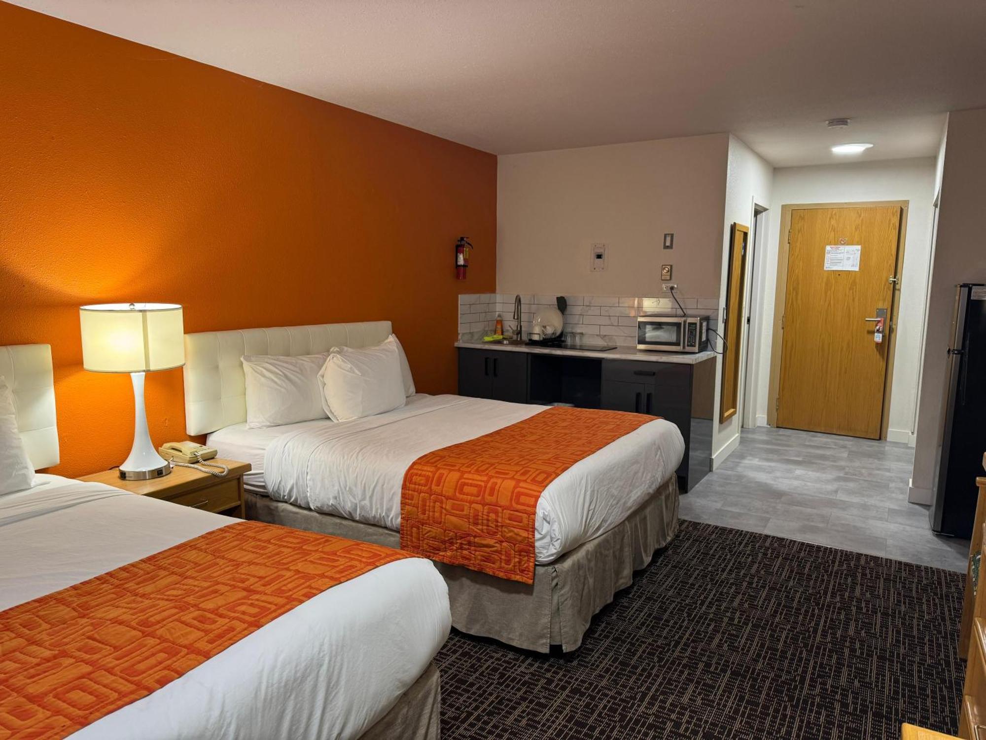 Howard Johnson By Wyndham Fort St. John Exterior foto