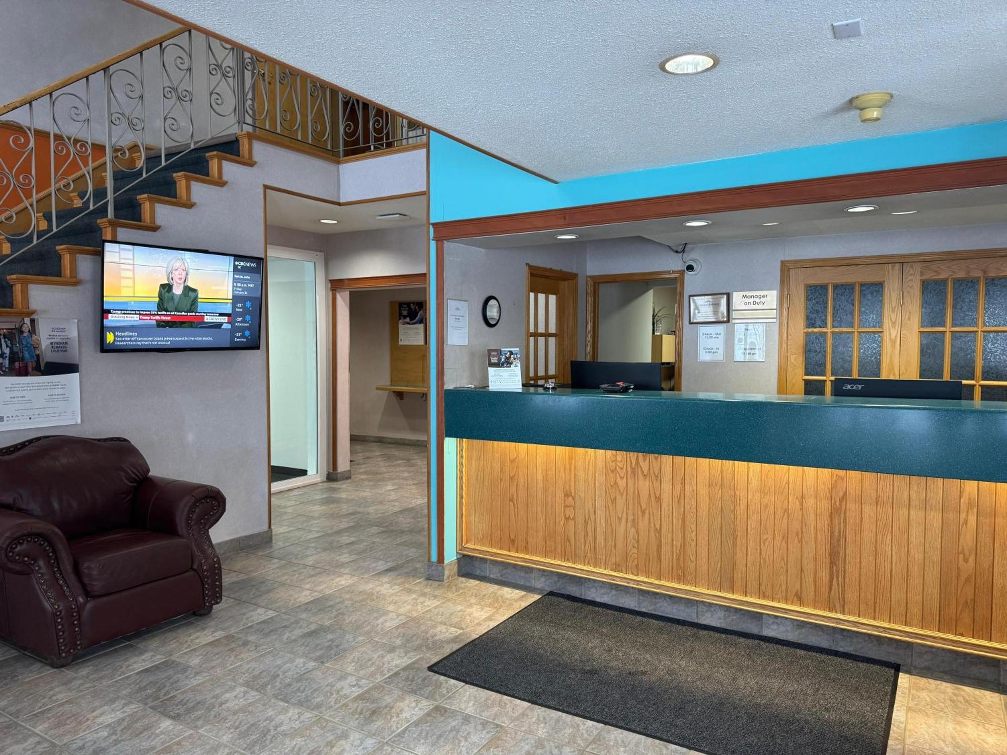 Howard Johnson By Wyndham Fort St. John Exterior foto