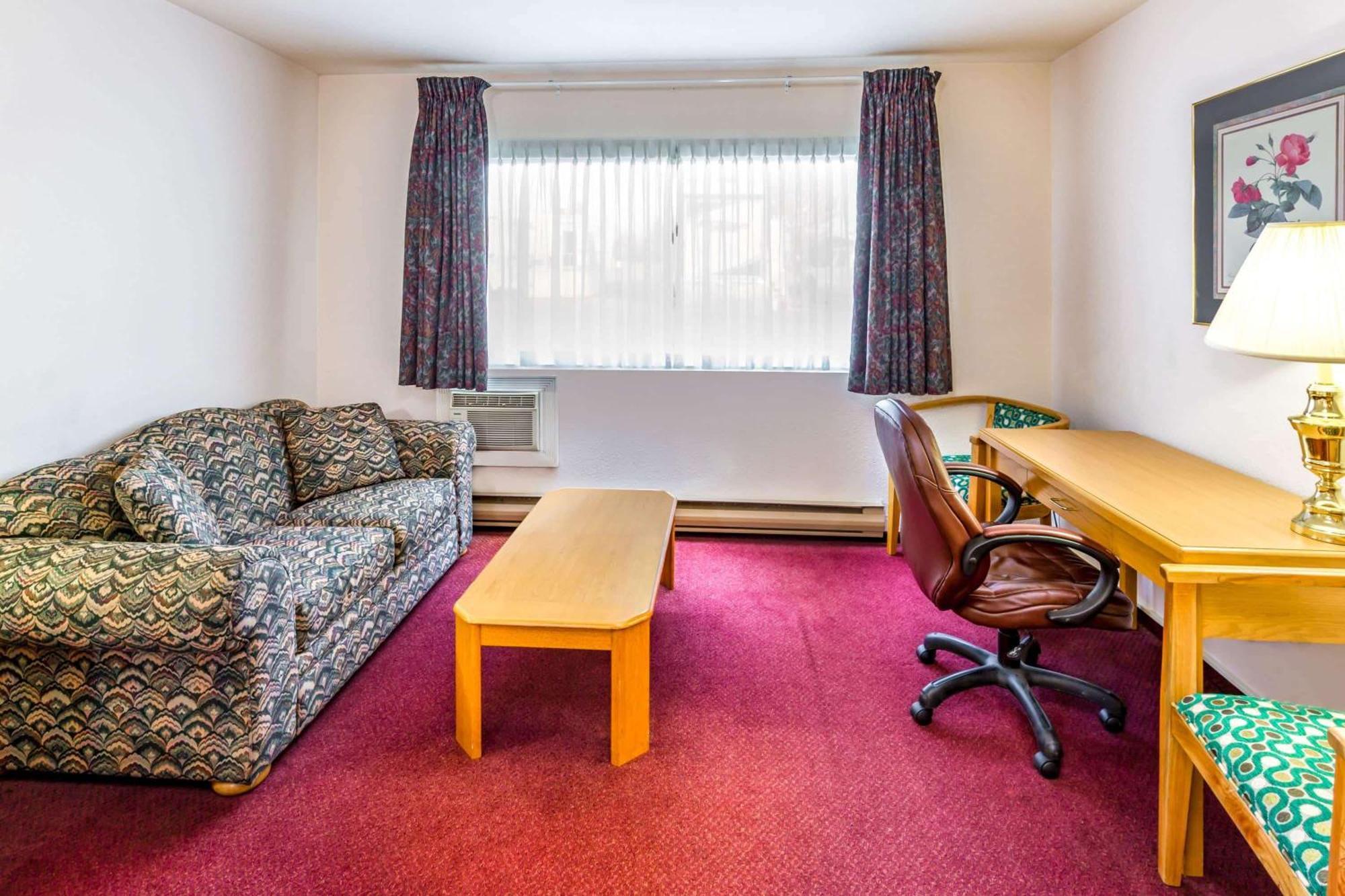 Howard Johnson By Wyndham Fort St. John Exterior foto