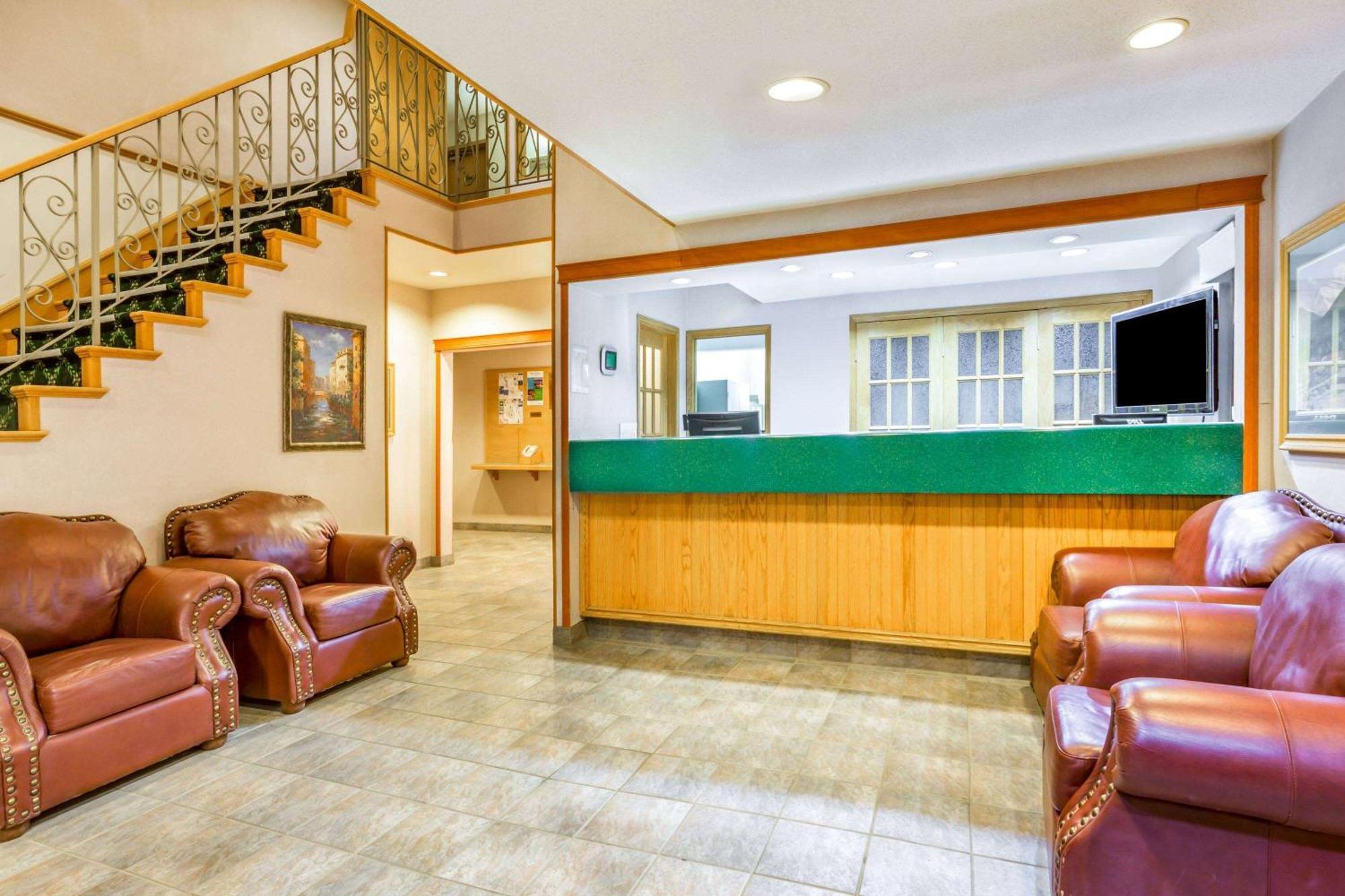Howard Johnson By Wyndham Fort St. John Exterior foto