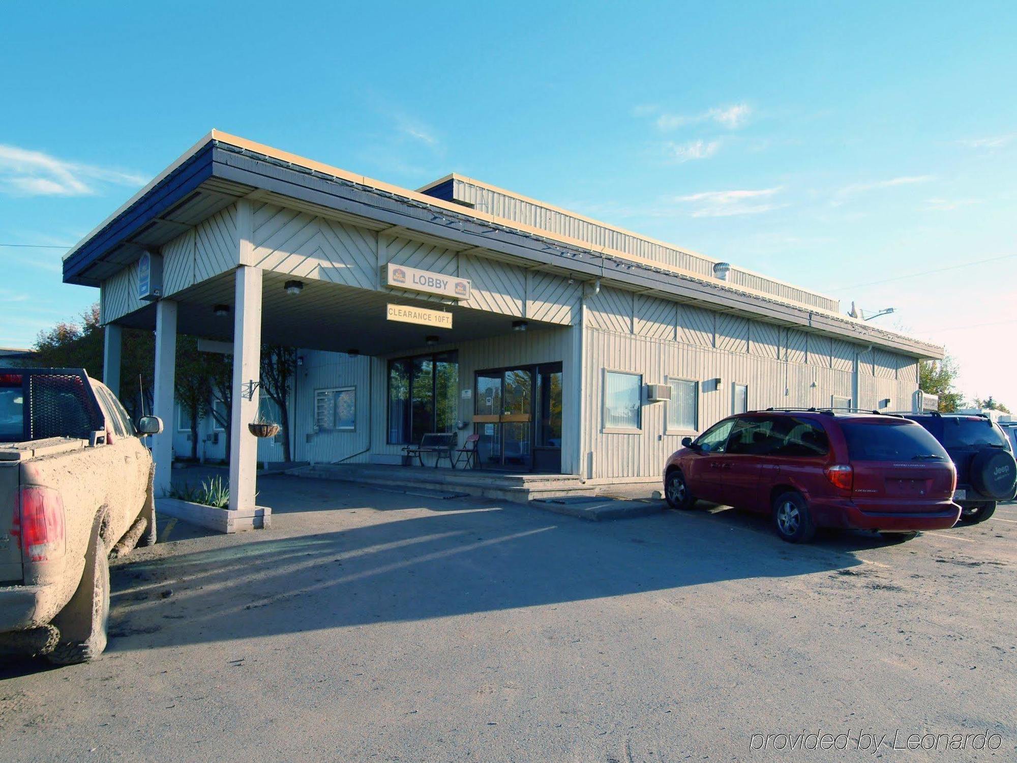 Howard Johnson By Wyndham Fort St. John Exterior foto
