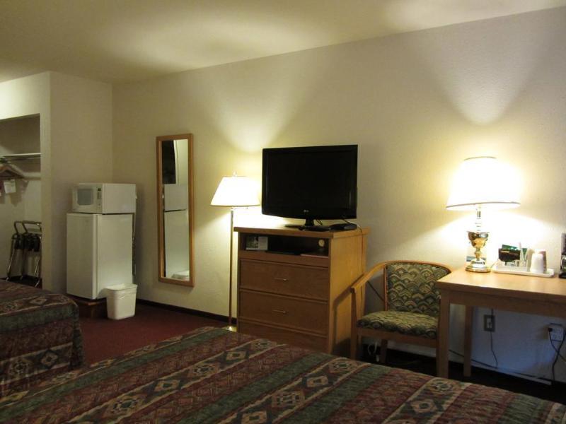 Howard Johnson By Wyndham Fort St. John Exterior foto