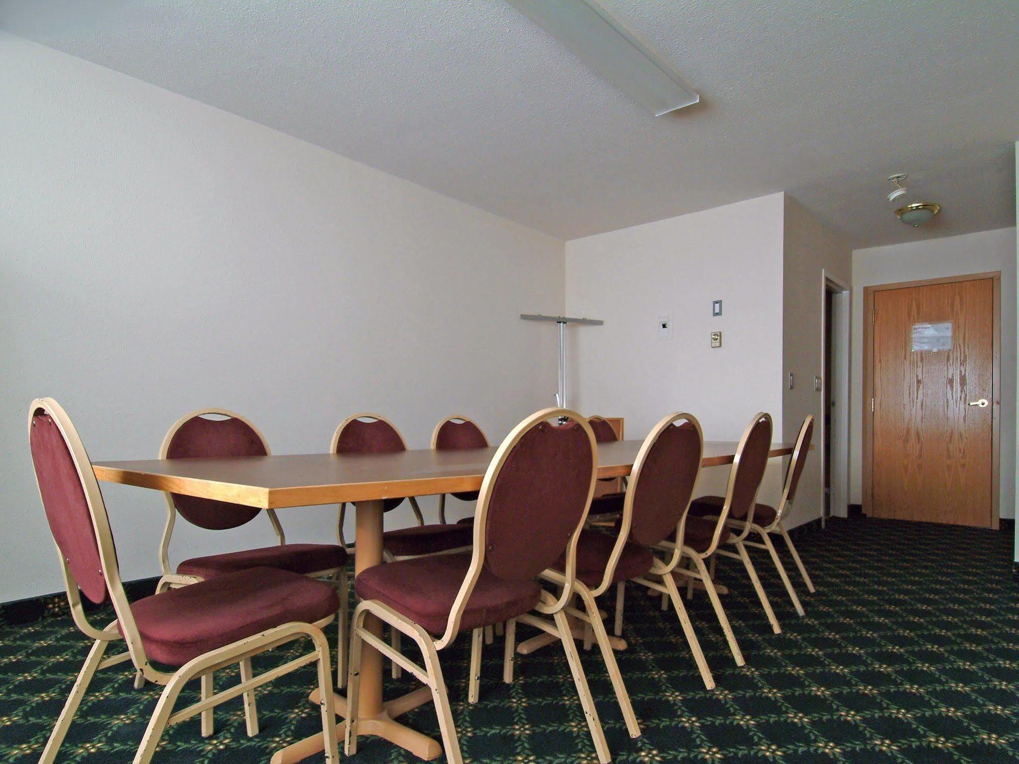 Howard Johnson By Wyndham Fort St. John Exterior foto